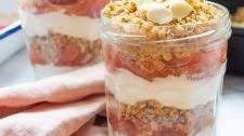 Breakfast Parfait with Yogurt and Toasted Oats
