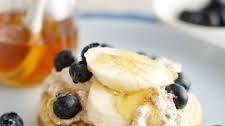 Crumpets with cinnamon ricotta, banana, blueberries and honey