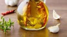 How to Make Garlic Infused Olive Oil (Good with Everything)