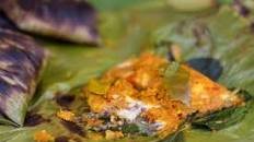 How to Make Thai Fish Grilled in Banana Leaves (Aeb)