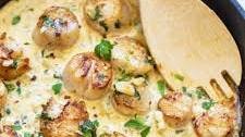 Pan Seared Scallops with a Garlic White Wine Sauce