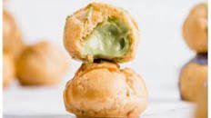 Profiterole with homemade pistachio cream