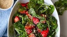 Spinach, arugula and strawberry salad