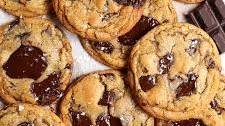 The BEST Chocolate Chip Cookies (Bakery Style)